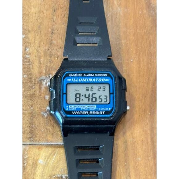 CASIO ILLUMINATOR Digital Display Alarm Chrono Water Resistant - Picture 2 of 5